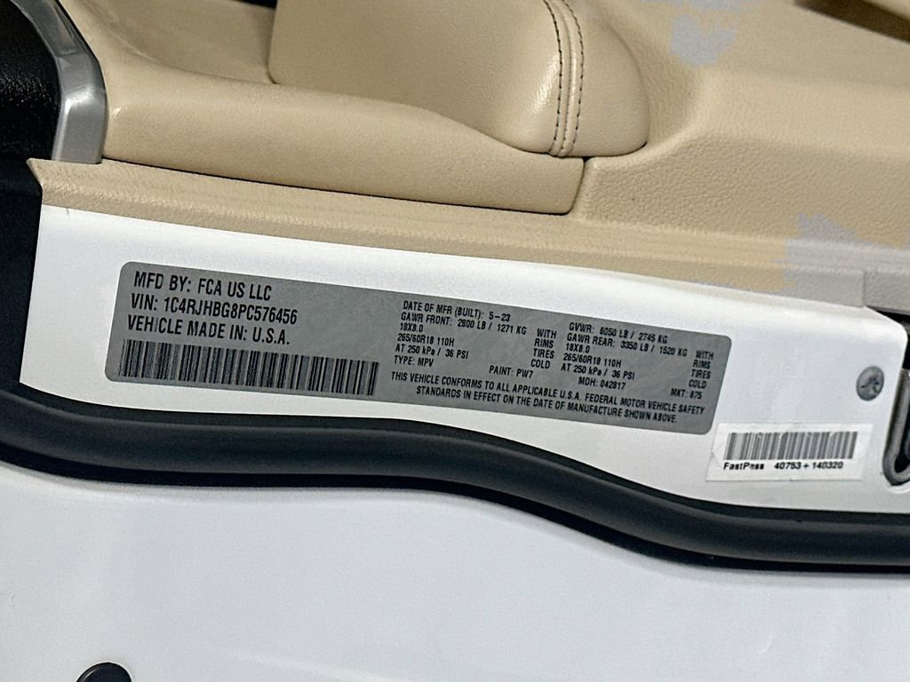 Used 2023 Jeep Grand Cherokee Limited AWD/4WD image 36