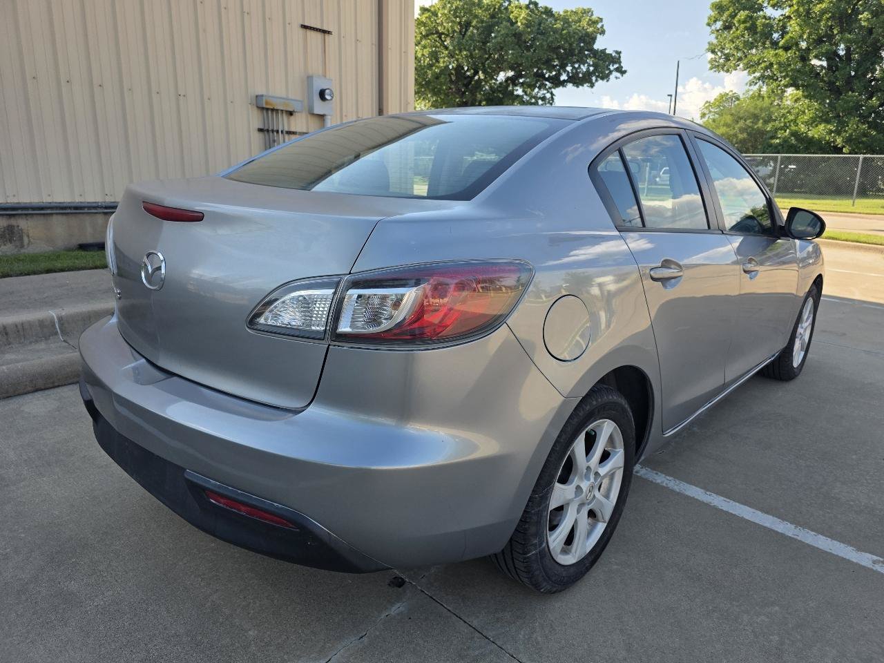 Used 2010 MAZDA MAZDA3 i Touring FWD image 7