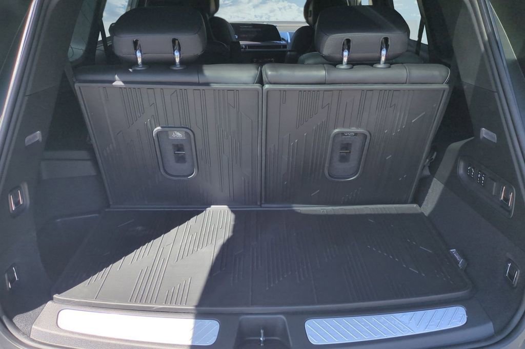 New 2026 Cadillac Vistiq Luxury w/ LPO, Floor Liner Package AWD/4WD image 14