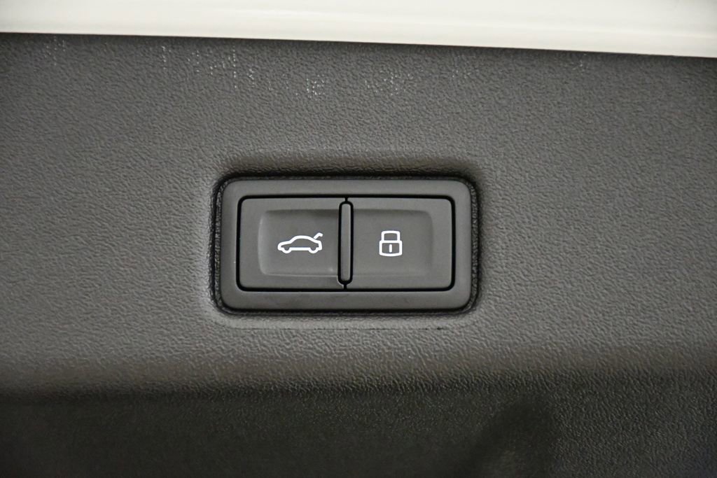 Certified 2025 Audi Q5 2.0T Premium Plus w/ Premium Plus image 56