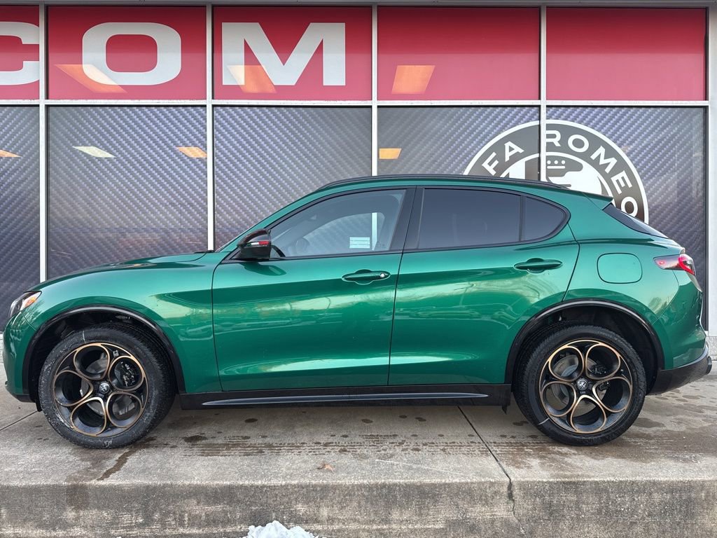 New 2025 Alfa Romeo Stelvio Sprint image 9