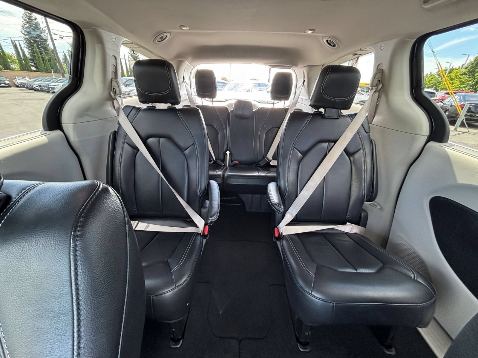 Used 2022 Chrysler Pacifica Touring-L FWD image 40