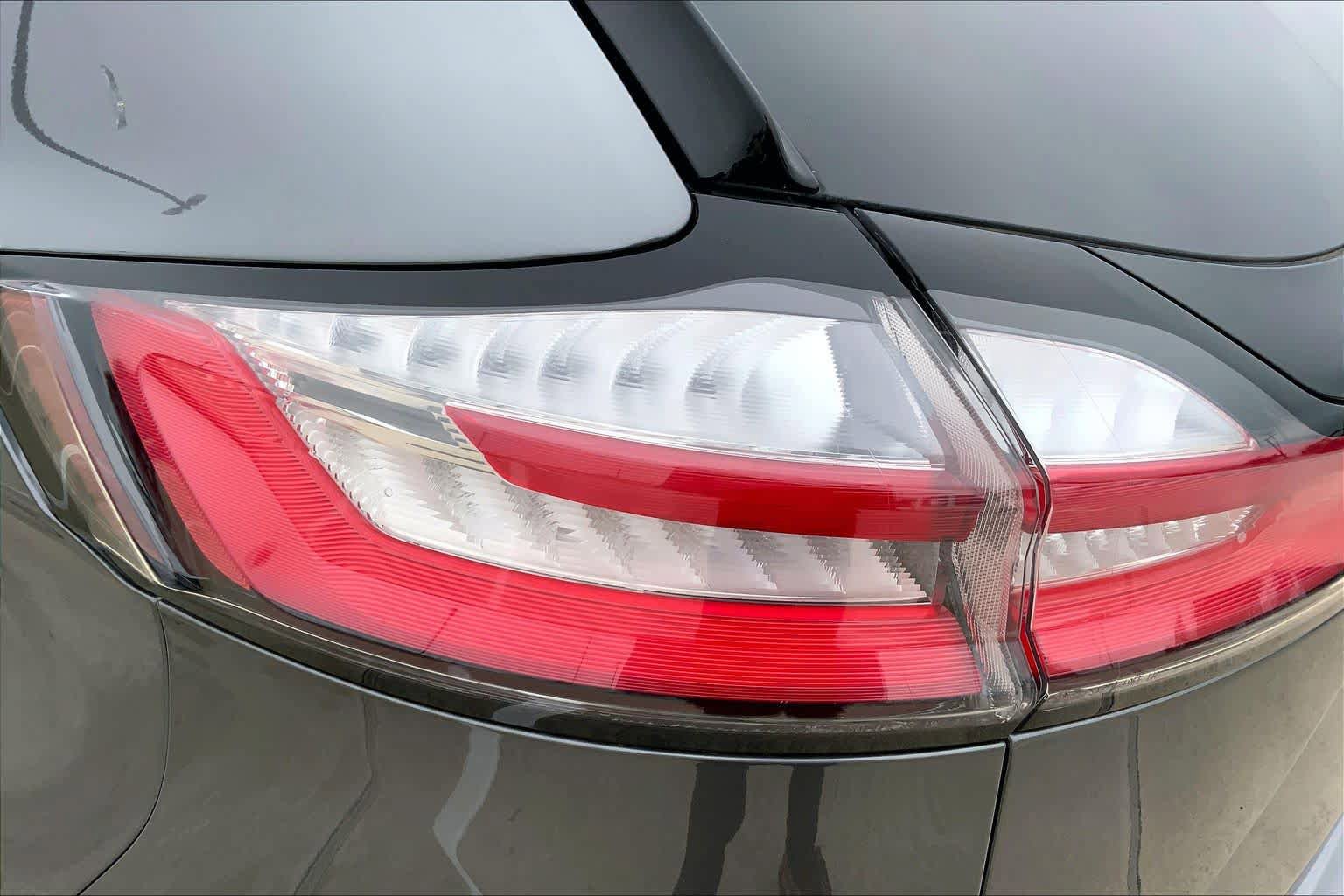 Used 2024 Ford Edge SE w/ Black Appearance Package AWD/4WD image 25