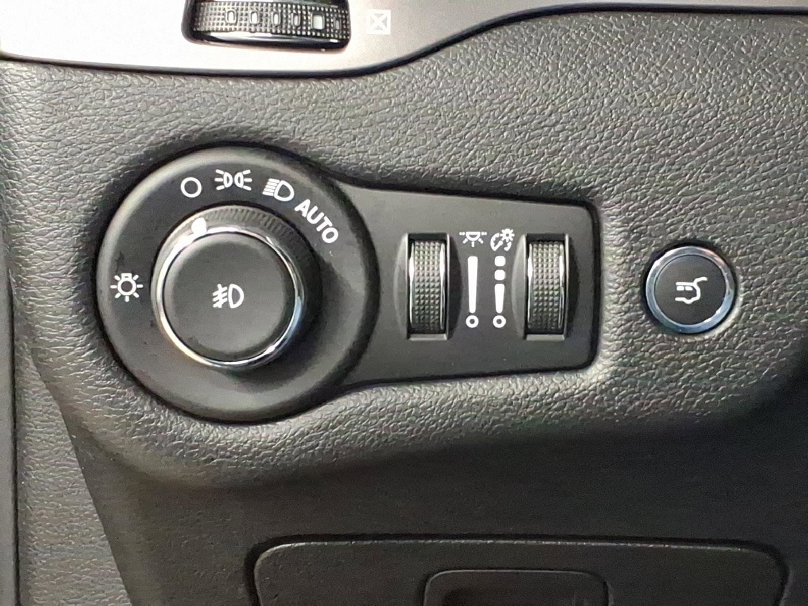 Used 2019 Jeep Cherokee Limited image 10