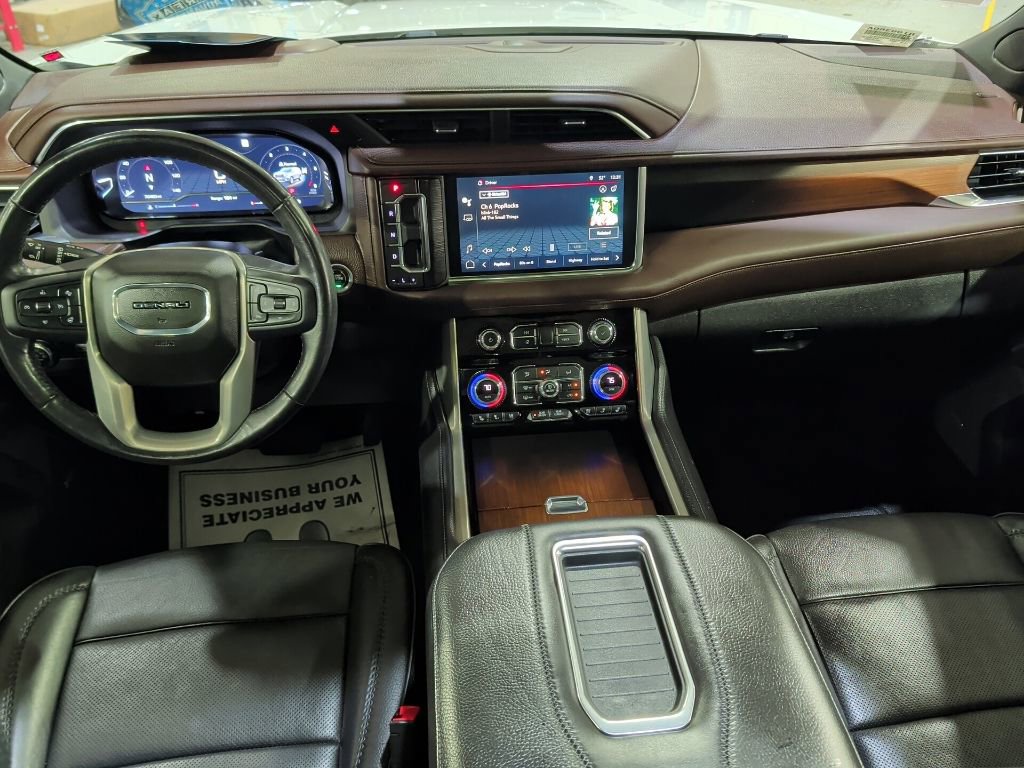 Used 2022 GMC Yukon XL Denali w/ Denali Premium Package image 19