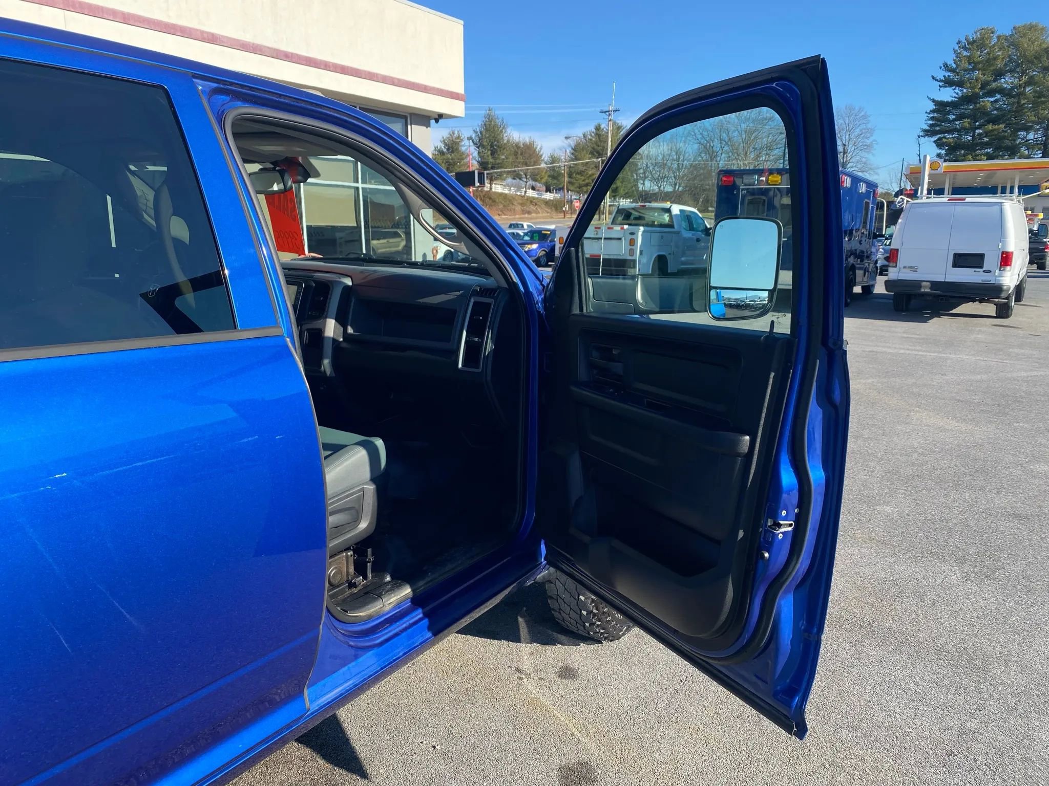 Used 2016 RAM 3500 Tradesman w/ Popular Equipment Group image 18