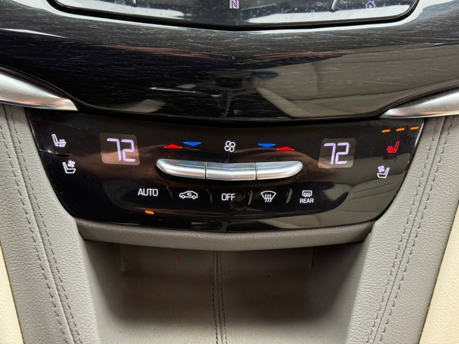 Used 2020 Cadillac XT6 Premium Luxury image 30