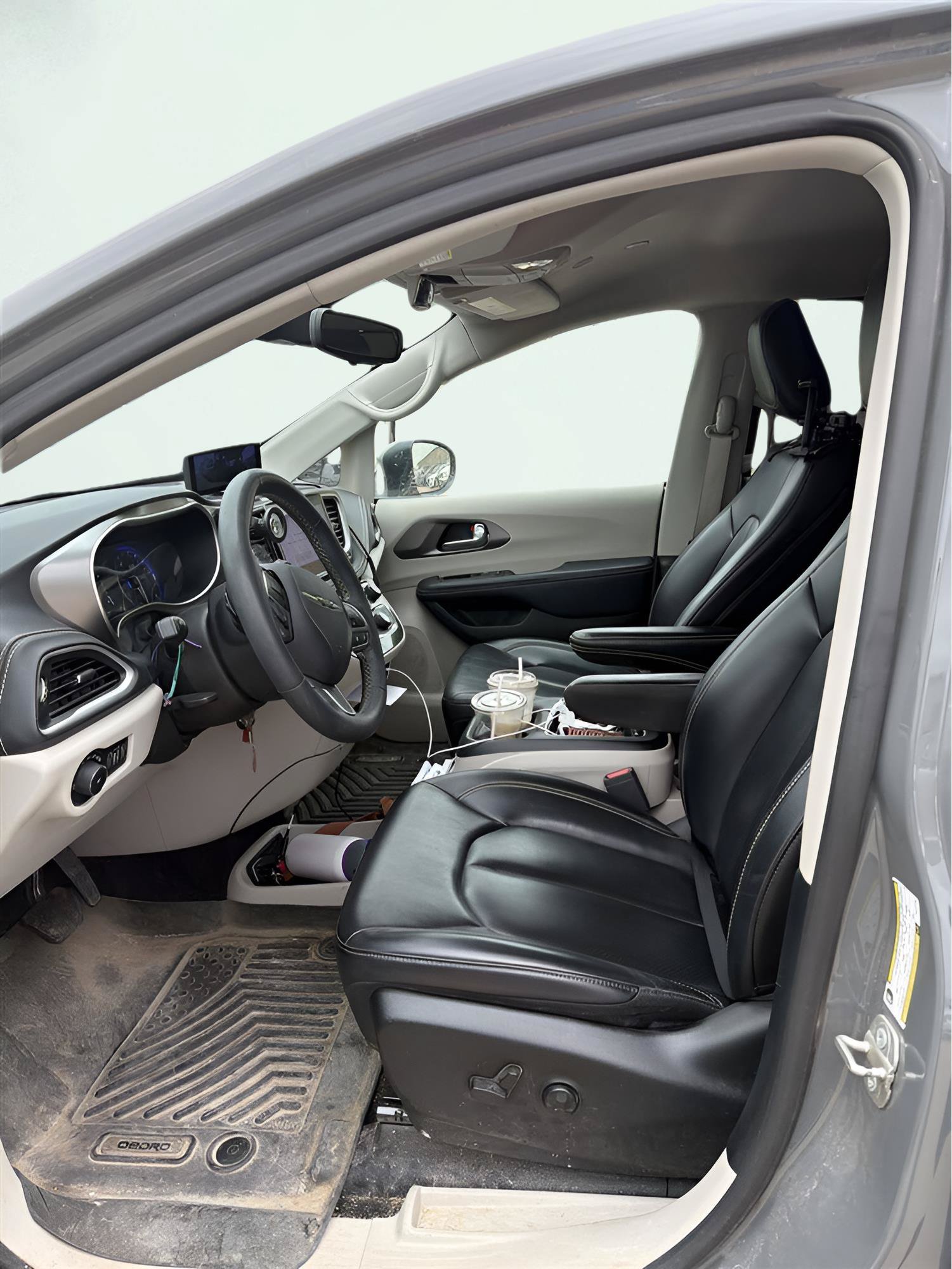 Used 2023 Chrysler Pacifica Touring-L AWD/4WD image 9