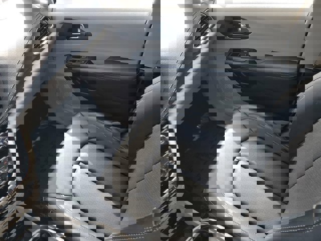 Used 2024 Chrysler Pacifica Select image 9