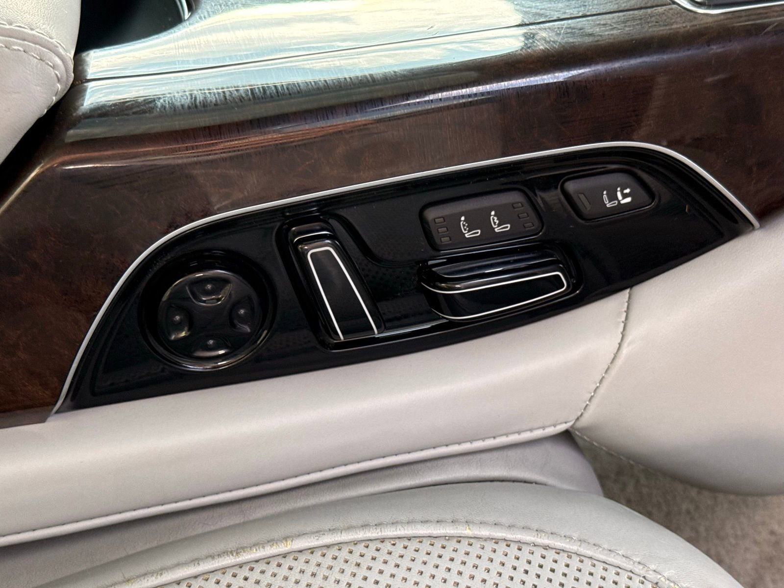 Used 2016 Audi A8 L 3.0T w/ Executive Package AWD/4WD image 37