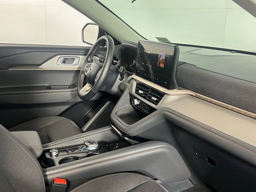 Used 2025 Ford Explorer Active image 35