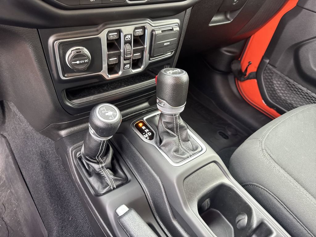 Used 2019 Jeep Wrangler Unlimited Sahara image 32