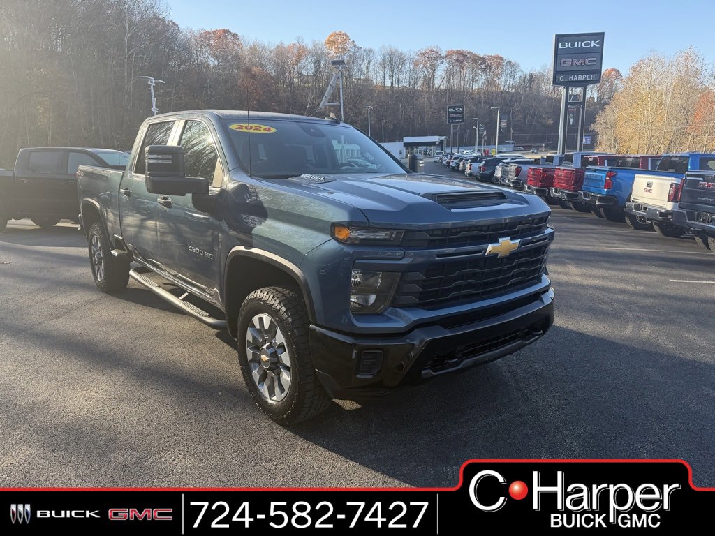 Used 2024 Chevrolet Silverado 2500 Custom image 1
