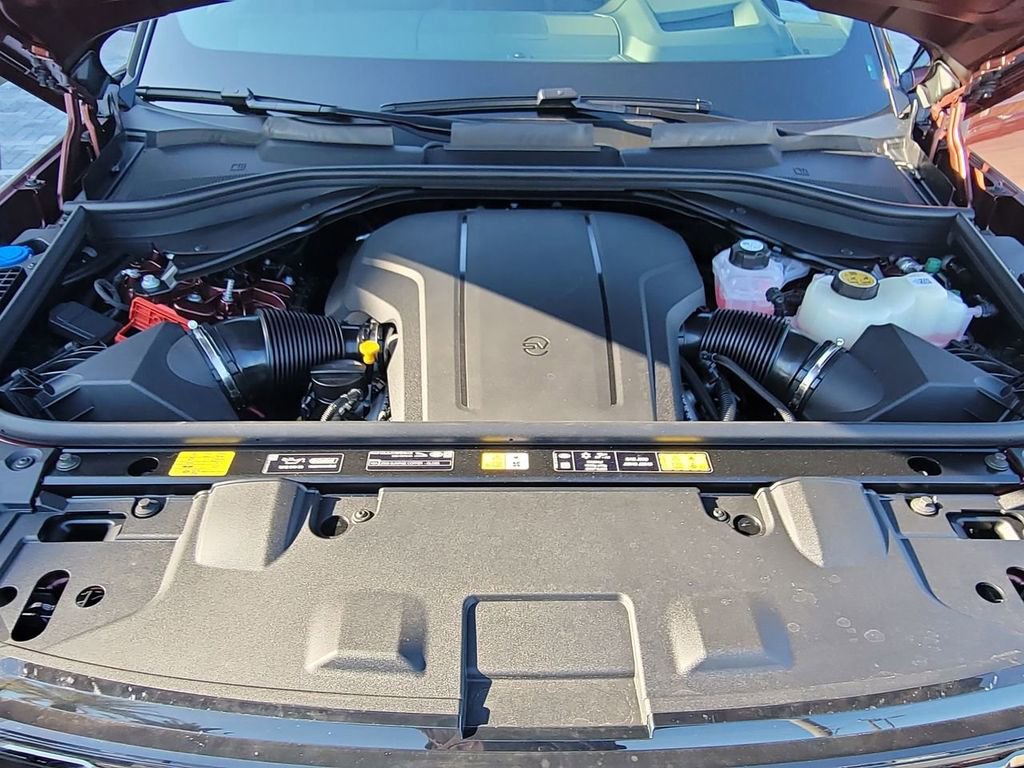 New 2026 Land Rover Range Rover SV image 30