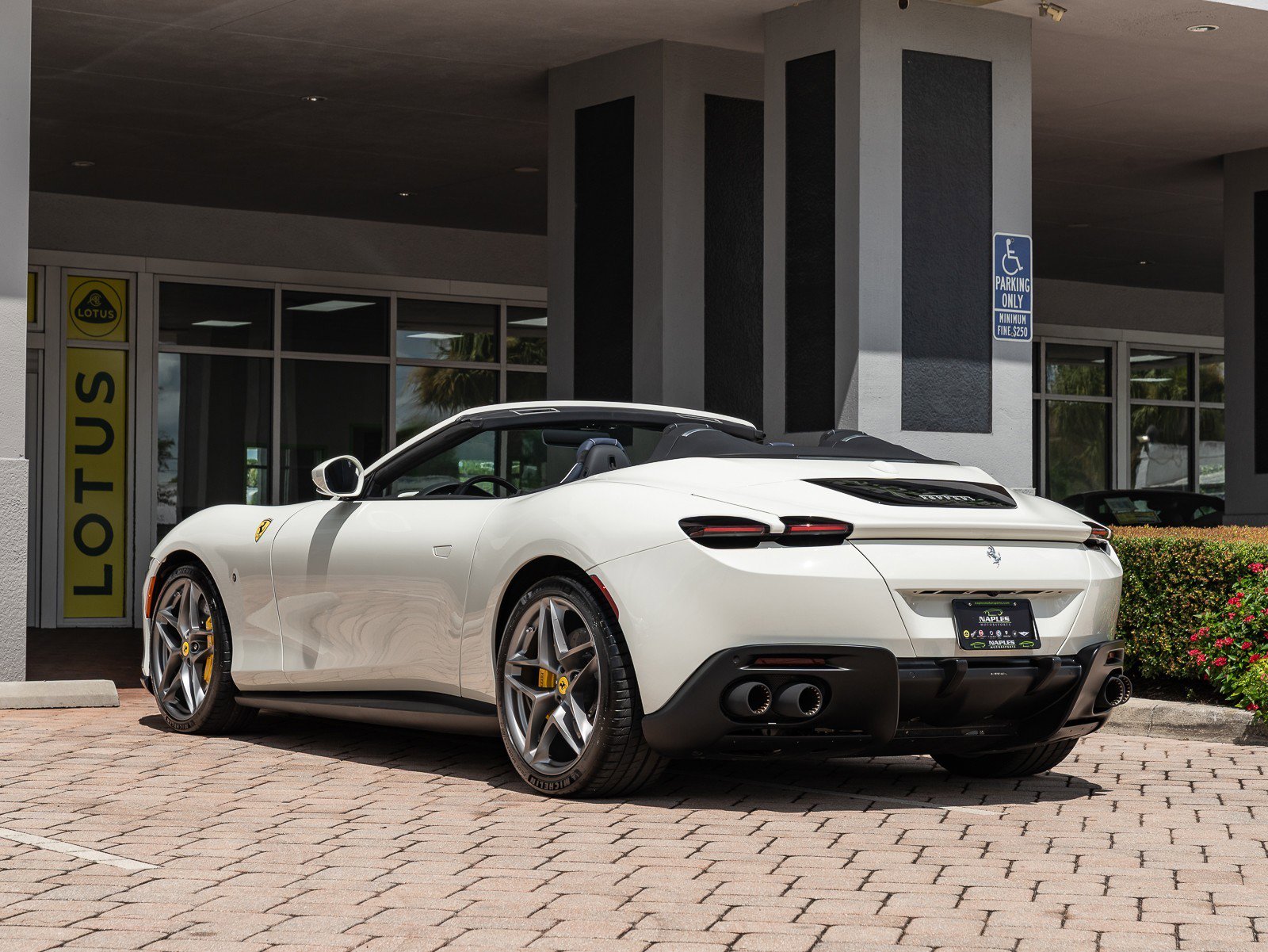 Used 2024 Ferrari Roma Spider image 41
