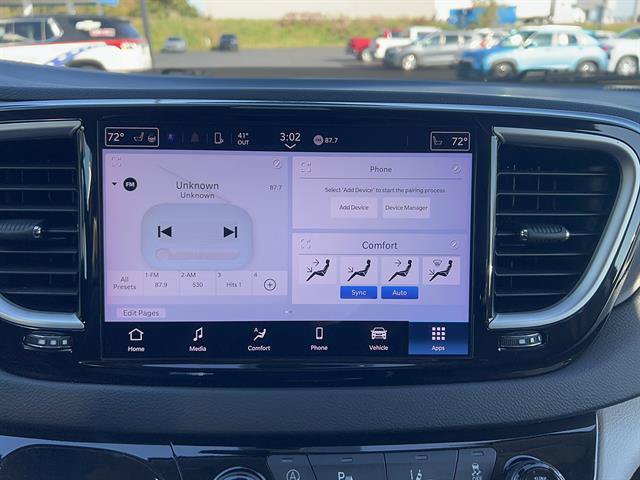 Used 2023 Chrysler Pacifica Touring-L FWD image 25