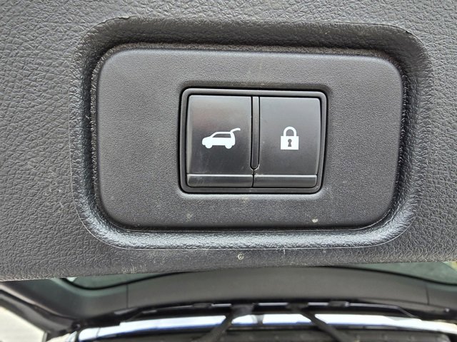 Used 2022 Nissan Pathfinder Platinum image 17