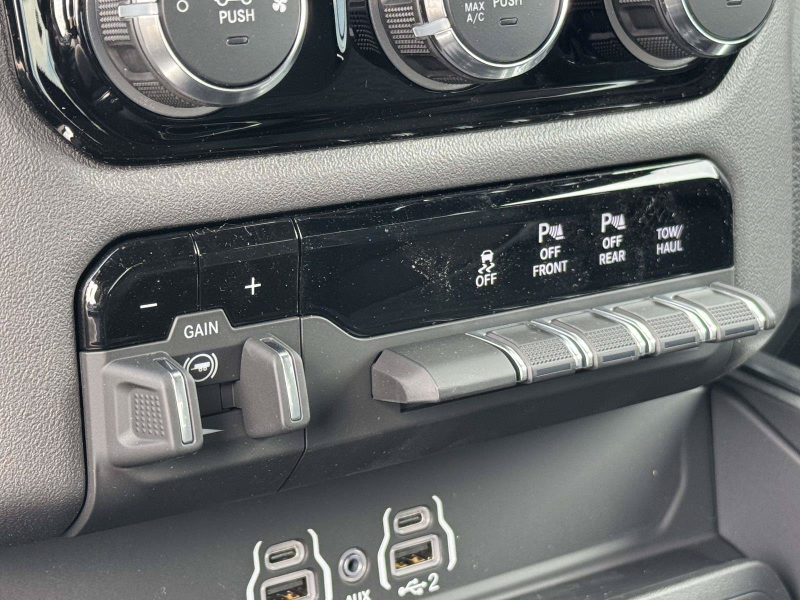 New 2026 RAM 1500 Big Horn w/ Night Edition AWD/4WD image 6