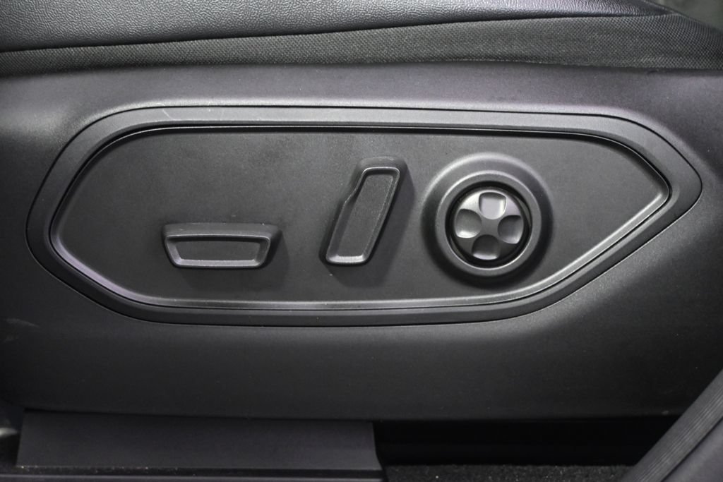 Used 2023 Jeep Grand Cherokee Altitude AWD/4WD image 14
