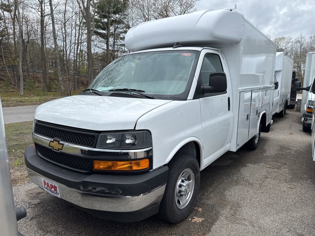 New 2025 Chevrolet Express 3500 w/ Power Convenience Package RWD image 9