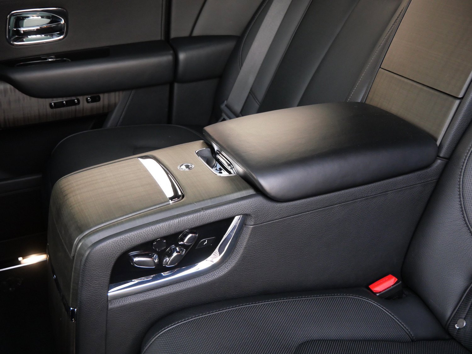 Used 2019 Rolls-Royce Cullinan image 27