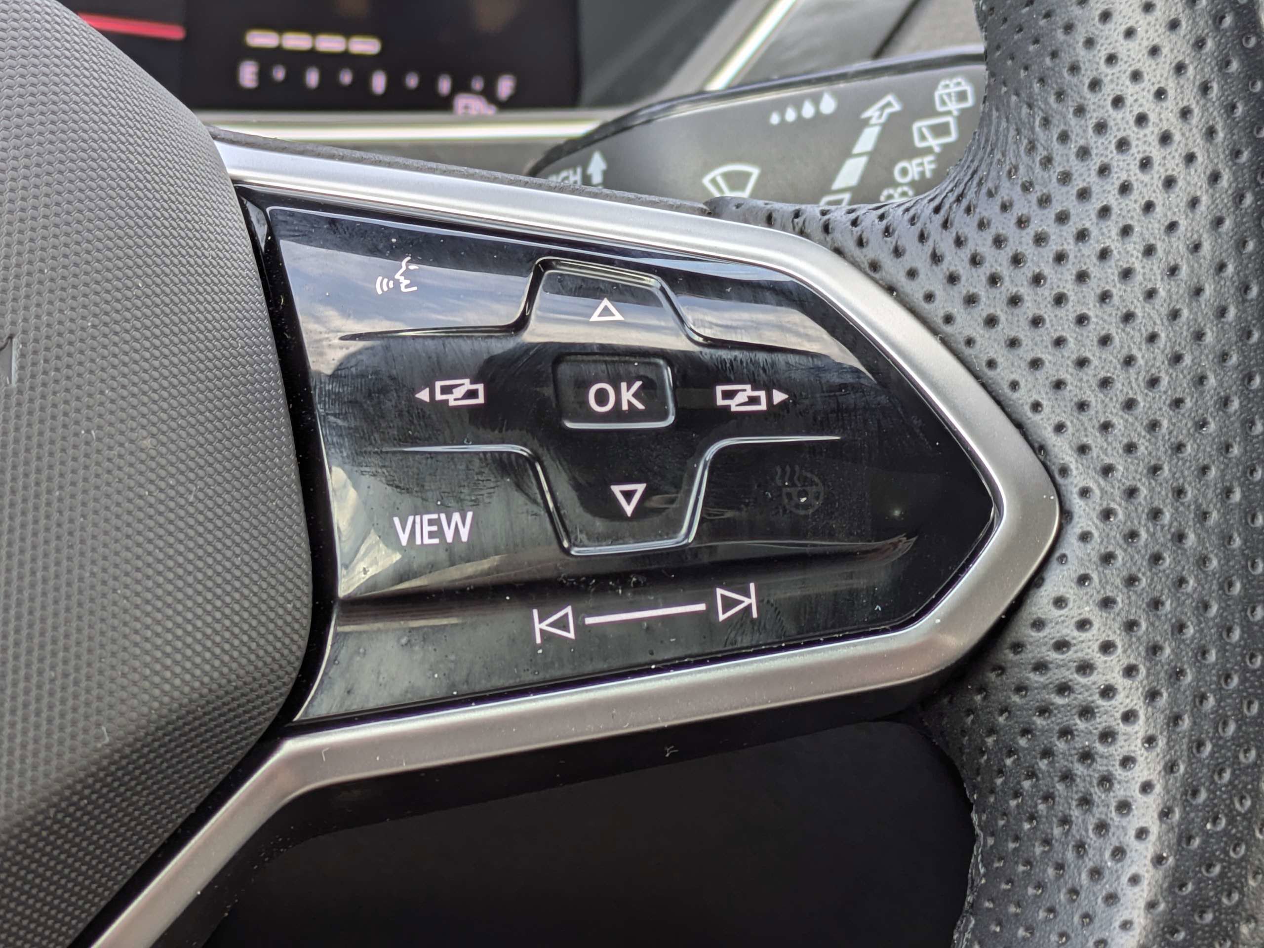 Used 2024 Volkswagen Tiguan SE R-Line image 25