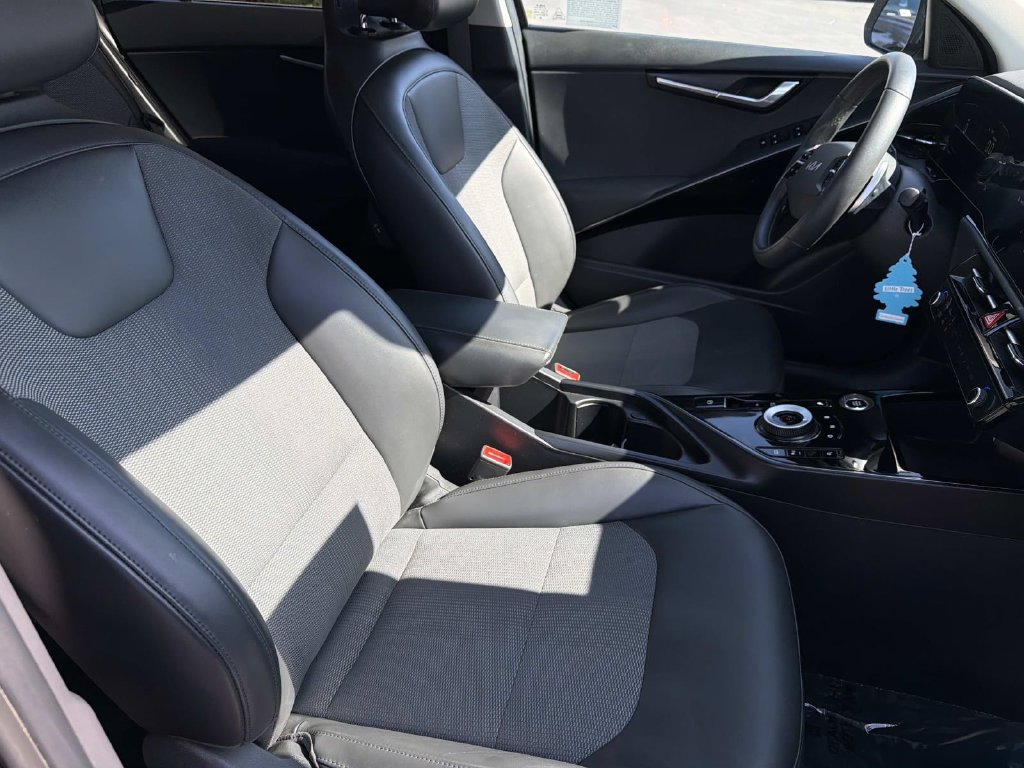 Used 2025 Kia Niro EX FWD image 20