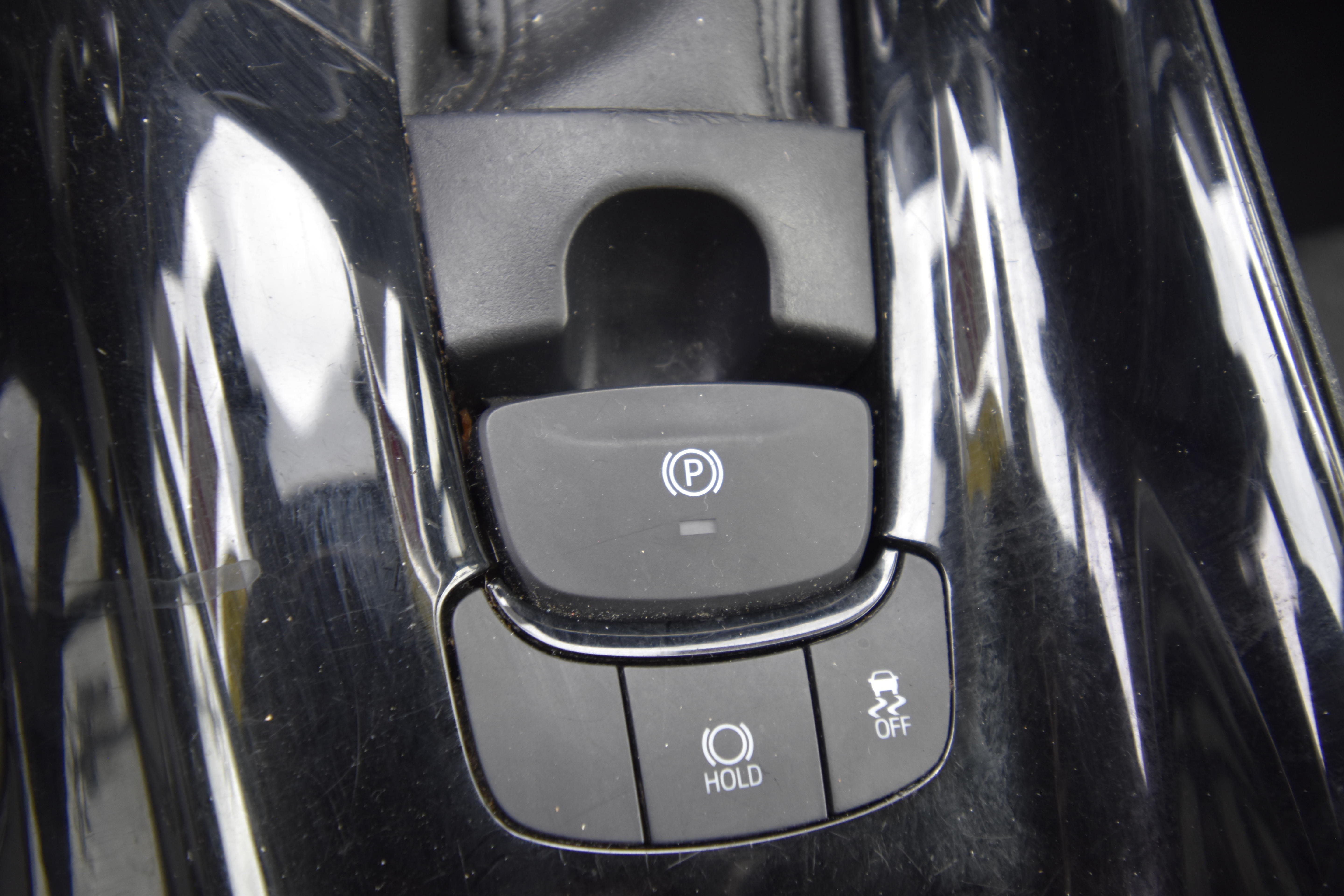 Used 2021 Toyota C-HR XLE FWD image 16