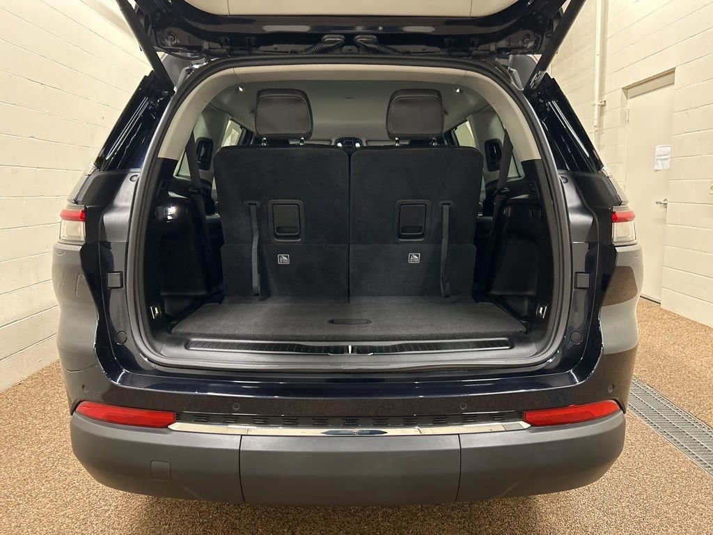 Used 2023 Jeep Grand Cherokee L Limited w/ Luxury Tech Group II image 17