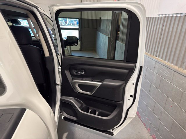 Used 2024 Nissan Titan SV AWD/4WD image 14