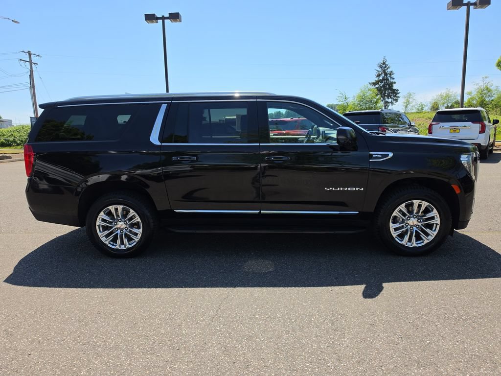 Certified 2024 GMC Yukon XL SLT w/ SLT Luxury Package AWD/4WD image 7