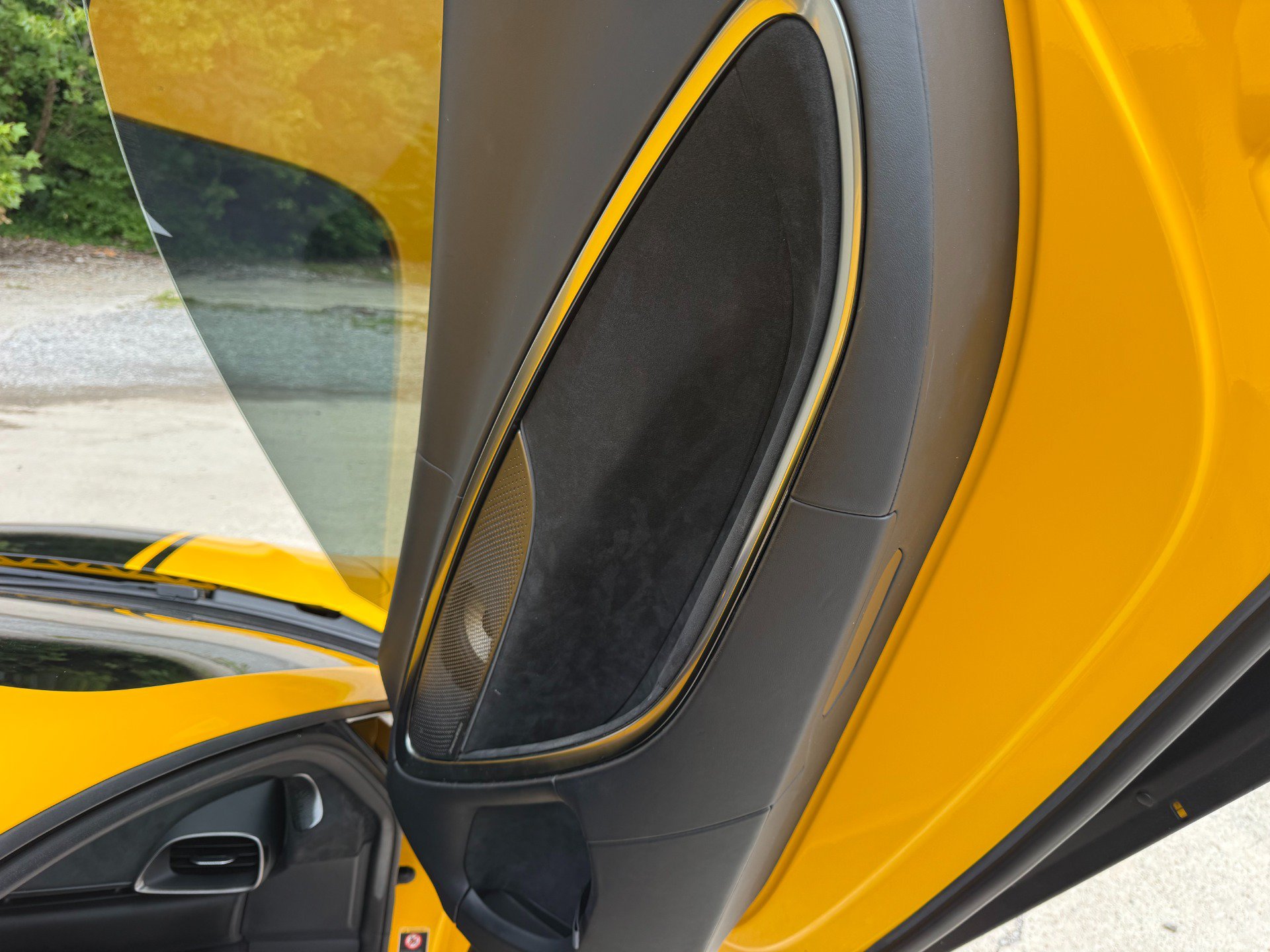Used 2024 McLaren Artura RWD image 20