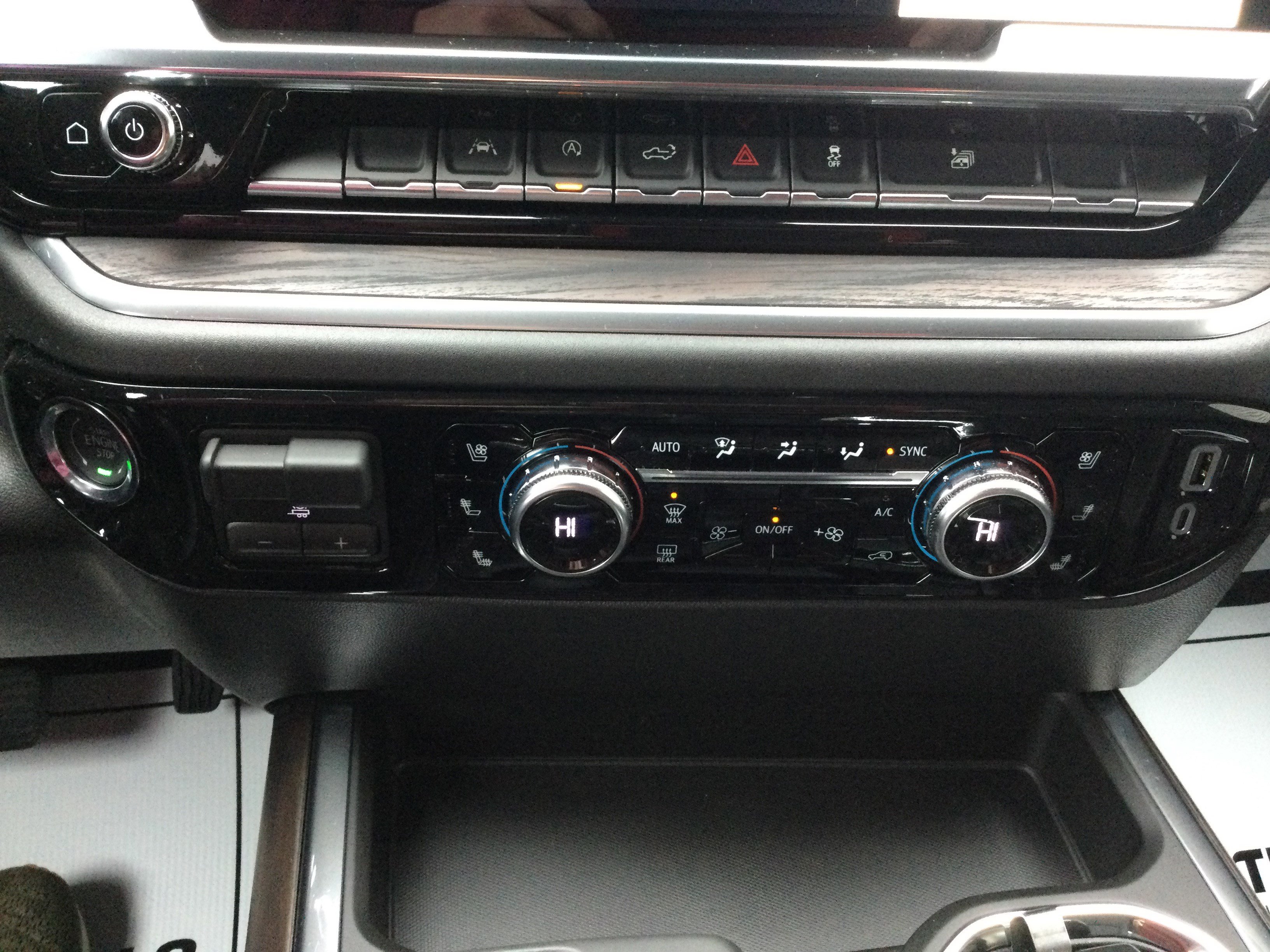 New 2026 GMC Sierra 1500 SLT w/ SLT Premium Package image 13