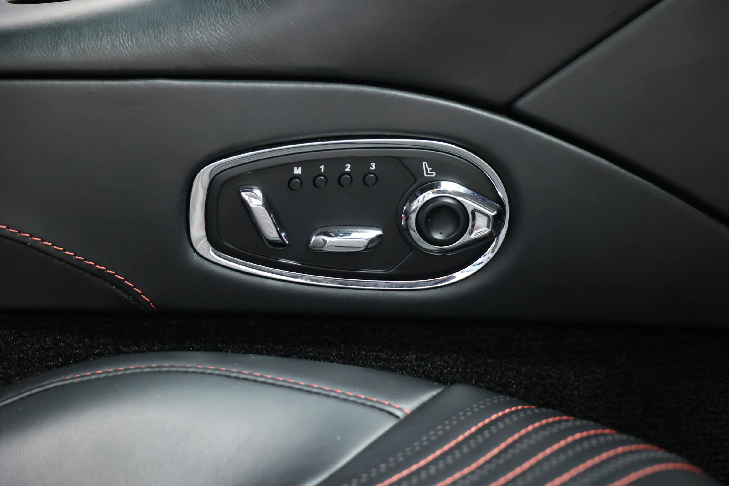 Used 2018 Aston Martin DB11 Coupe image 65