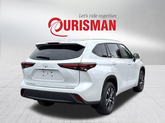 Used 2026 Toyota Highlander XLE image 2