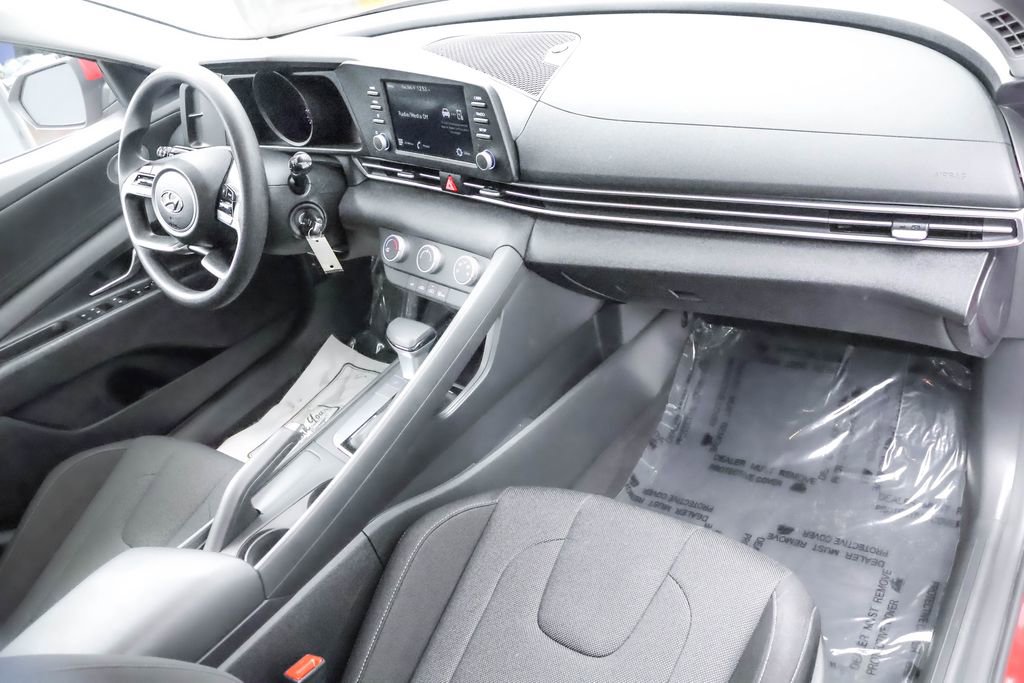 Certified 2023 Hyundai Elantra SE w/ Cargo Package image 32