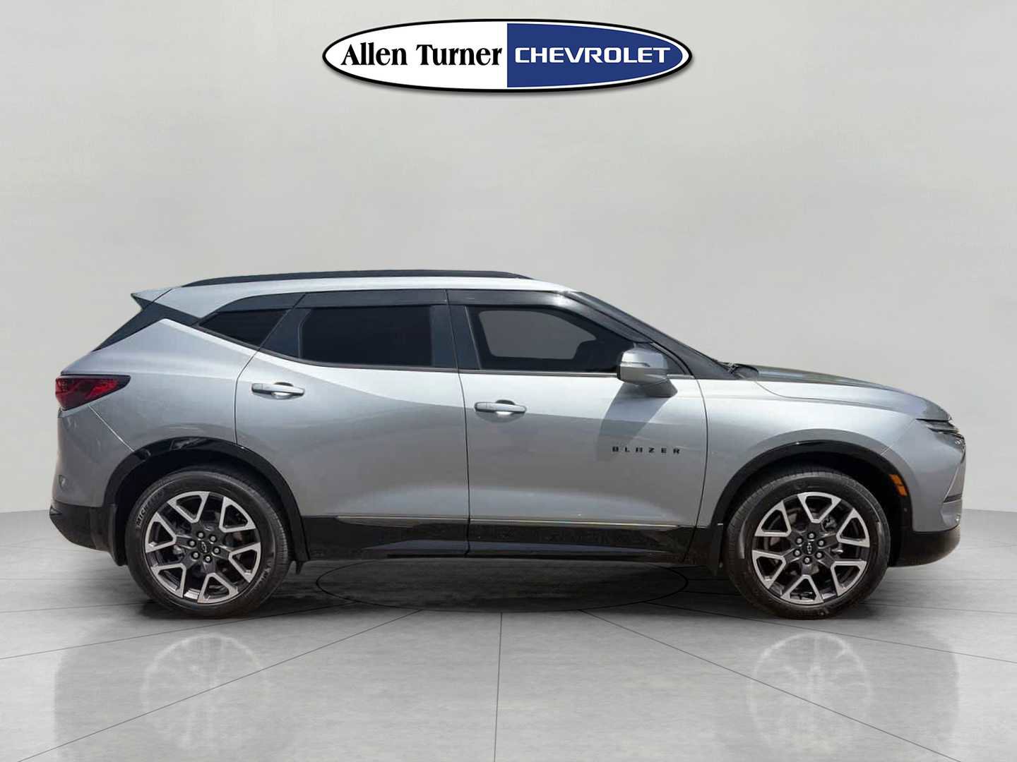 Used 2024 Chevrolet Blazer RS FWD image 3