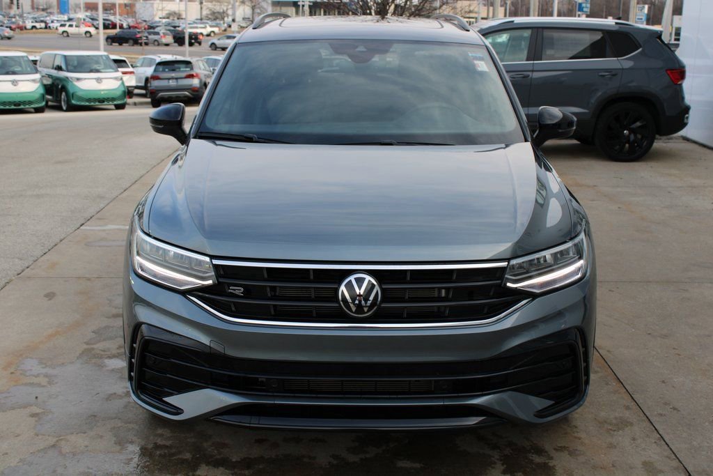 Certified 2024 Volkswagen Tiguan SE R-Line AWD/4WD image 2