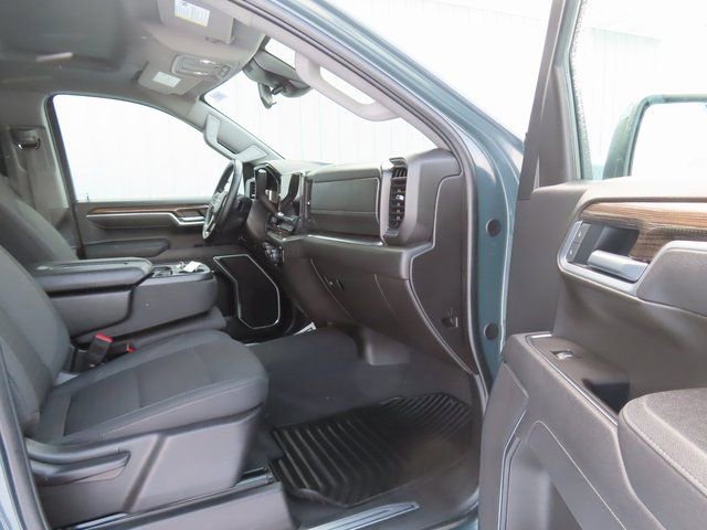 Used 2025 Chevrolet Silverado 1500 LT AWD/4WD image 26