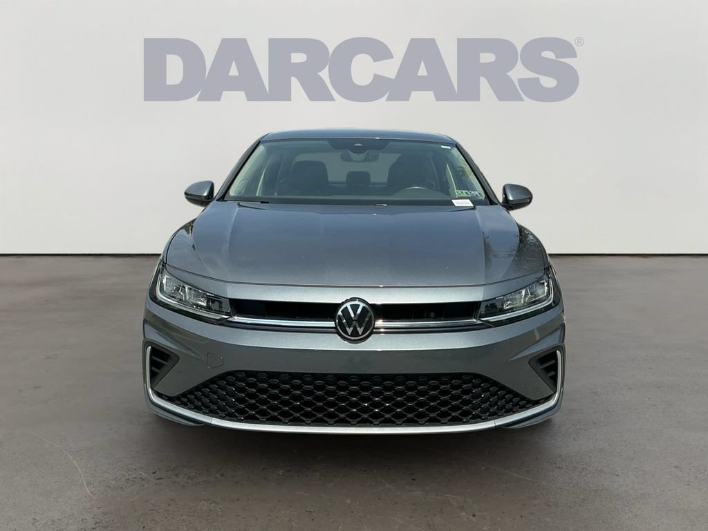 Used 2025 Volkswagen Jetta SE FWD image 2