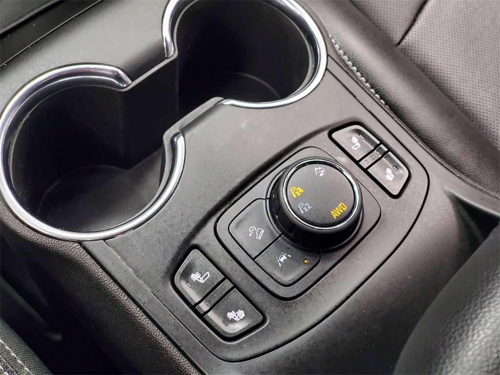 Used 2024 GMC Terrain SLT image 22