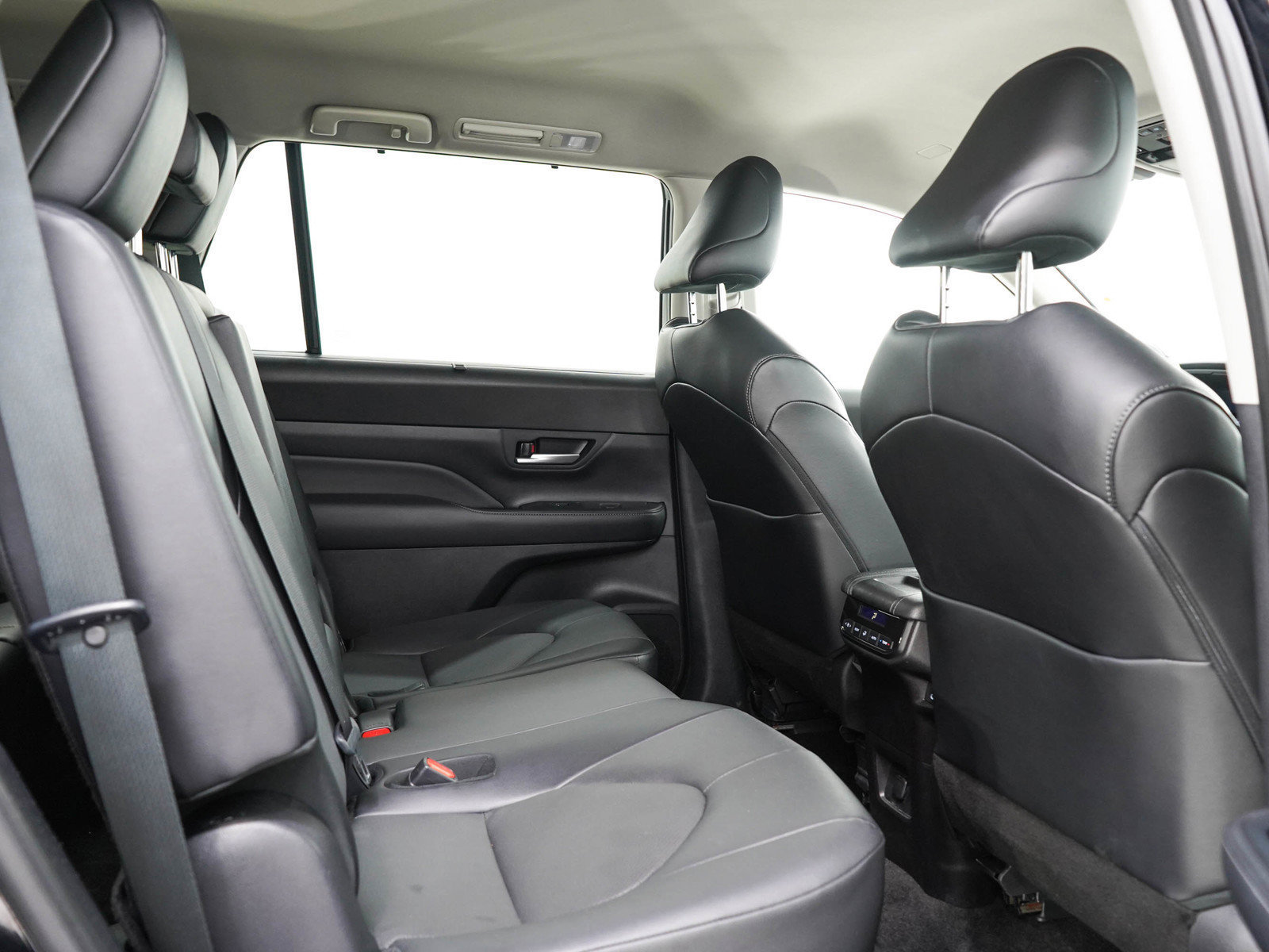 Used 2025 Toyota Grand Highlander AWD image 16