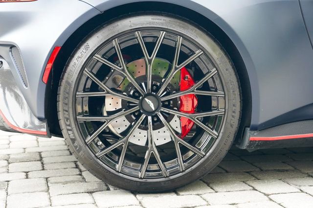 Used 2023 Aston Martin V12 Vantage Roadster RWD image 32