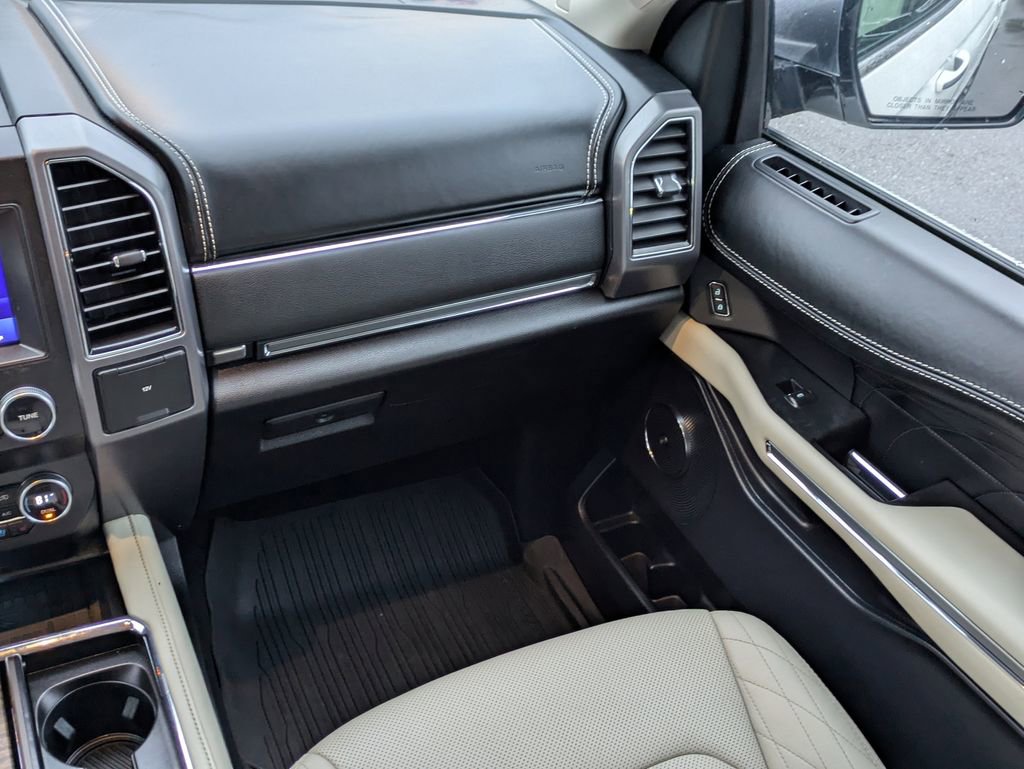 Used 2021 Ford Expedition Platinum image 18