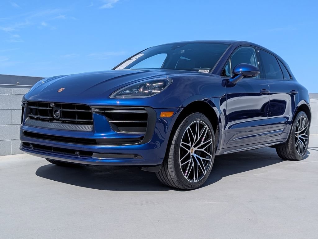 Certified 2024 Porsche Macan AWD/4WD image 1