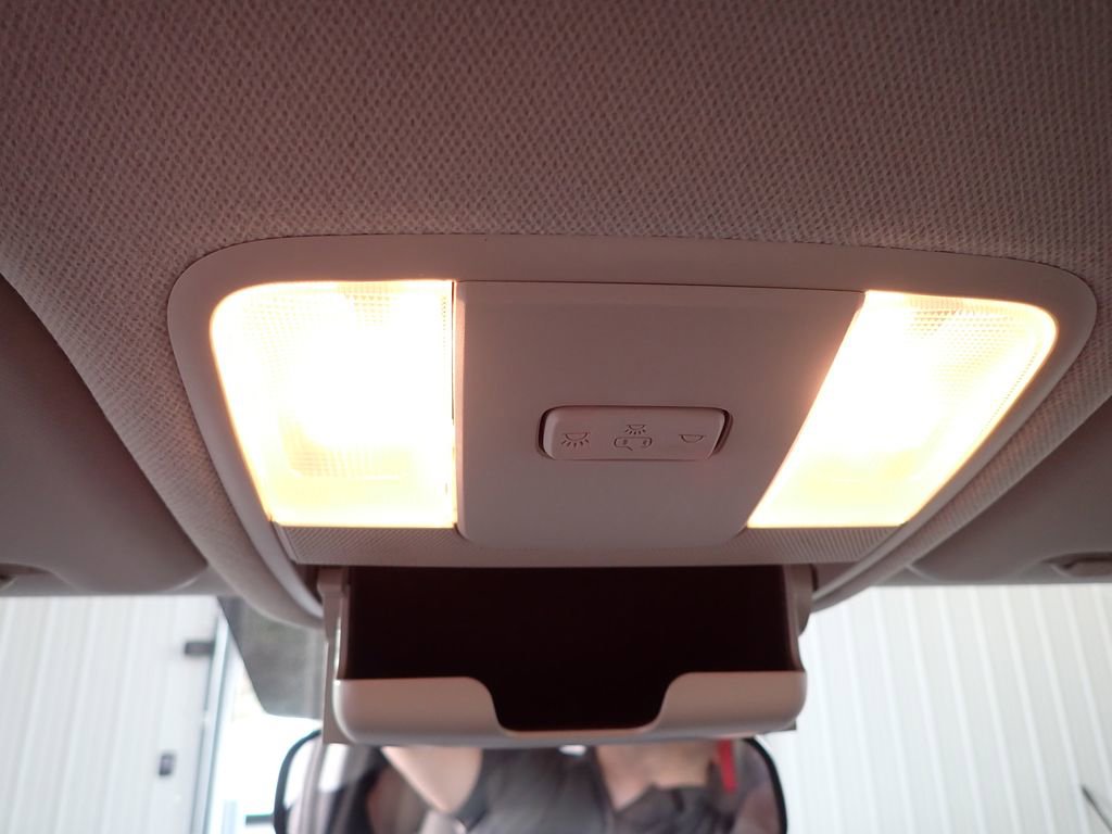 Used 2025 Kia Soul LX w/ LX Technology Package FWD image 32
