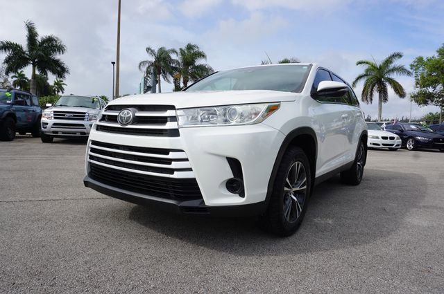 Used 2019 Toyota Highlander LE image 17