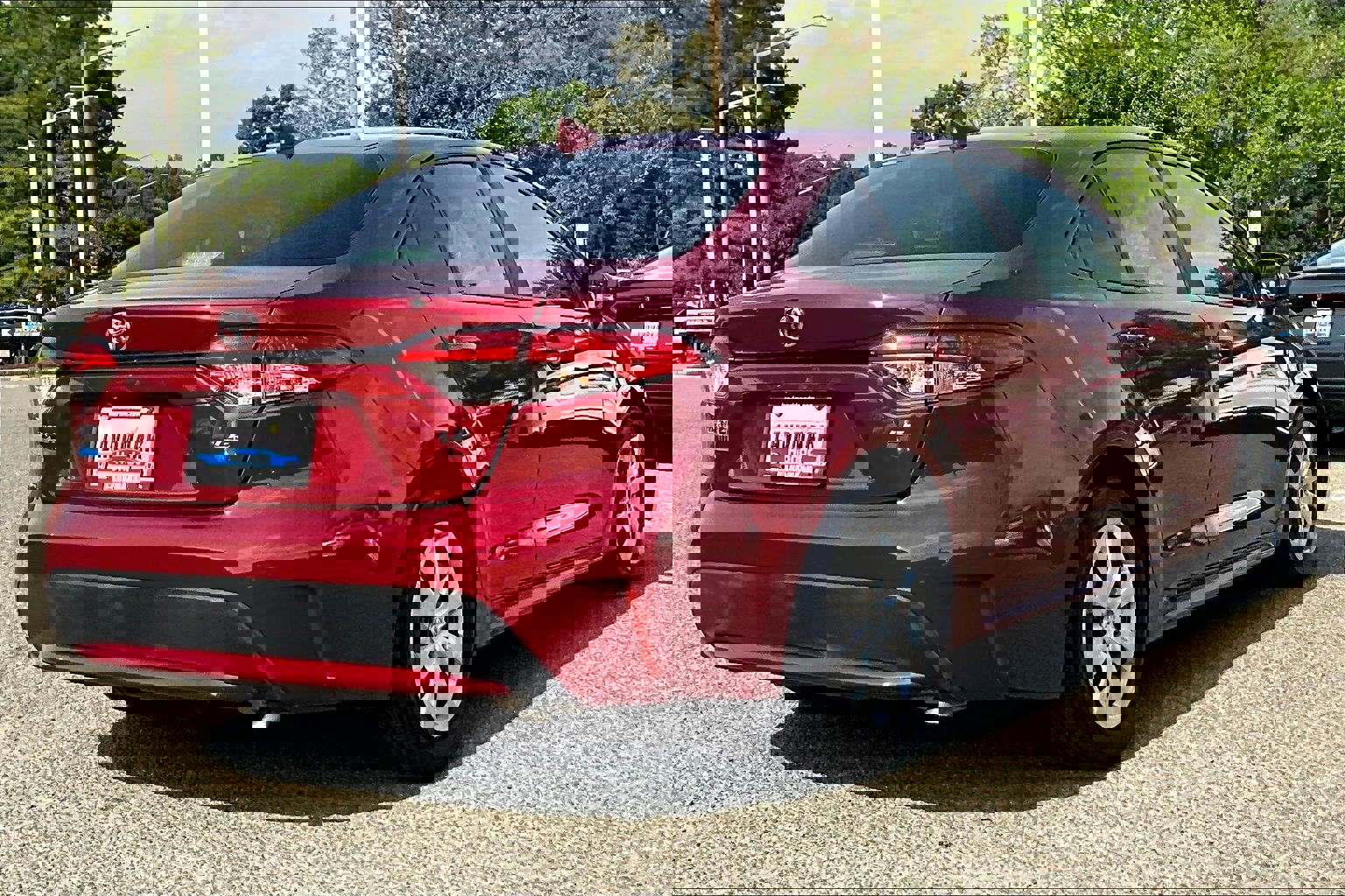 Used 2022 Toyota Corolla LE FWD image 2