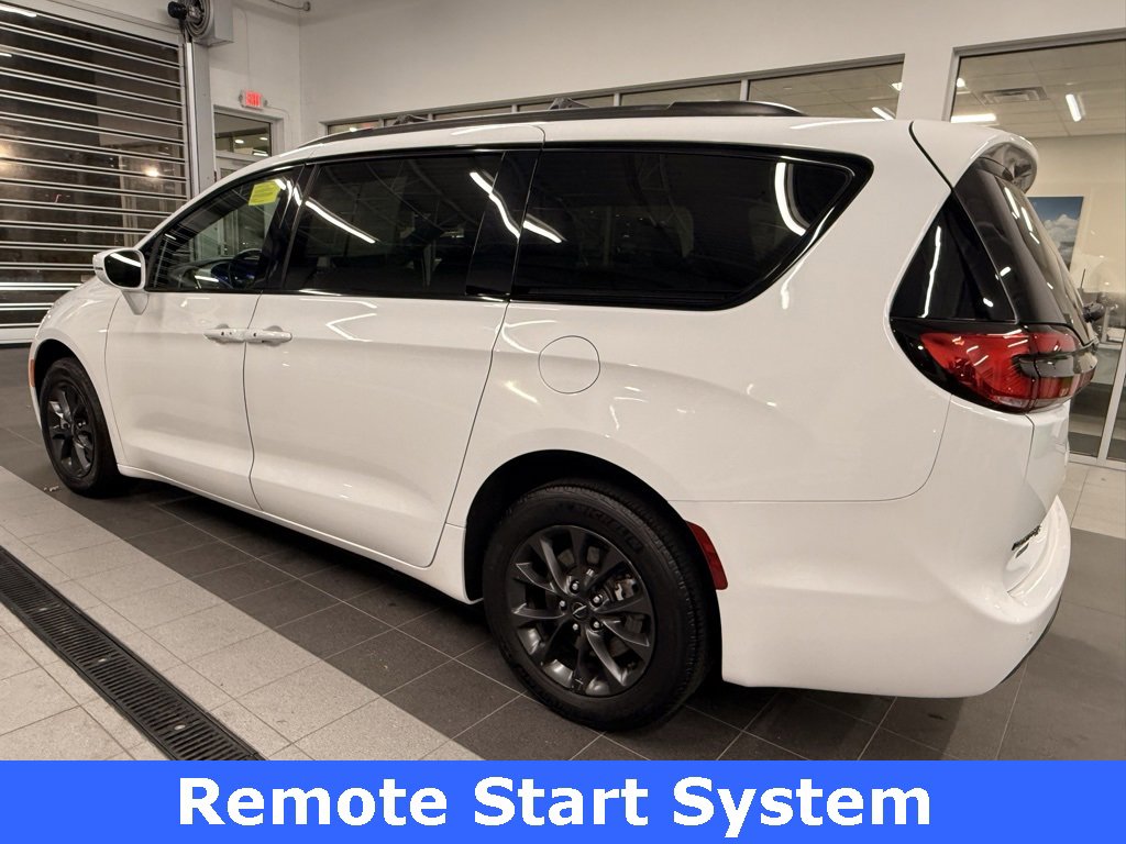 Used 2021 Chrysler Pacifica Touring-L w/ Uconnect Theater Family Group image 6
