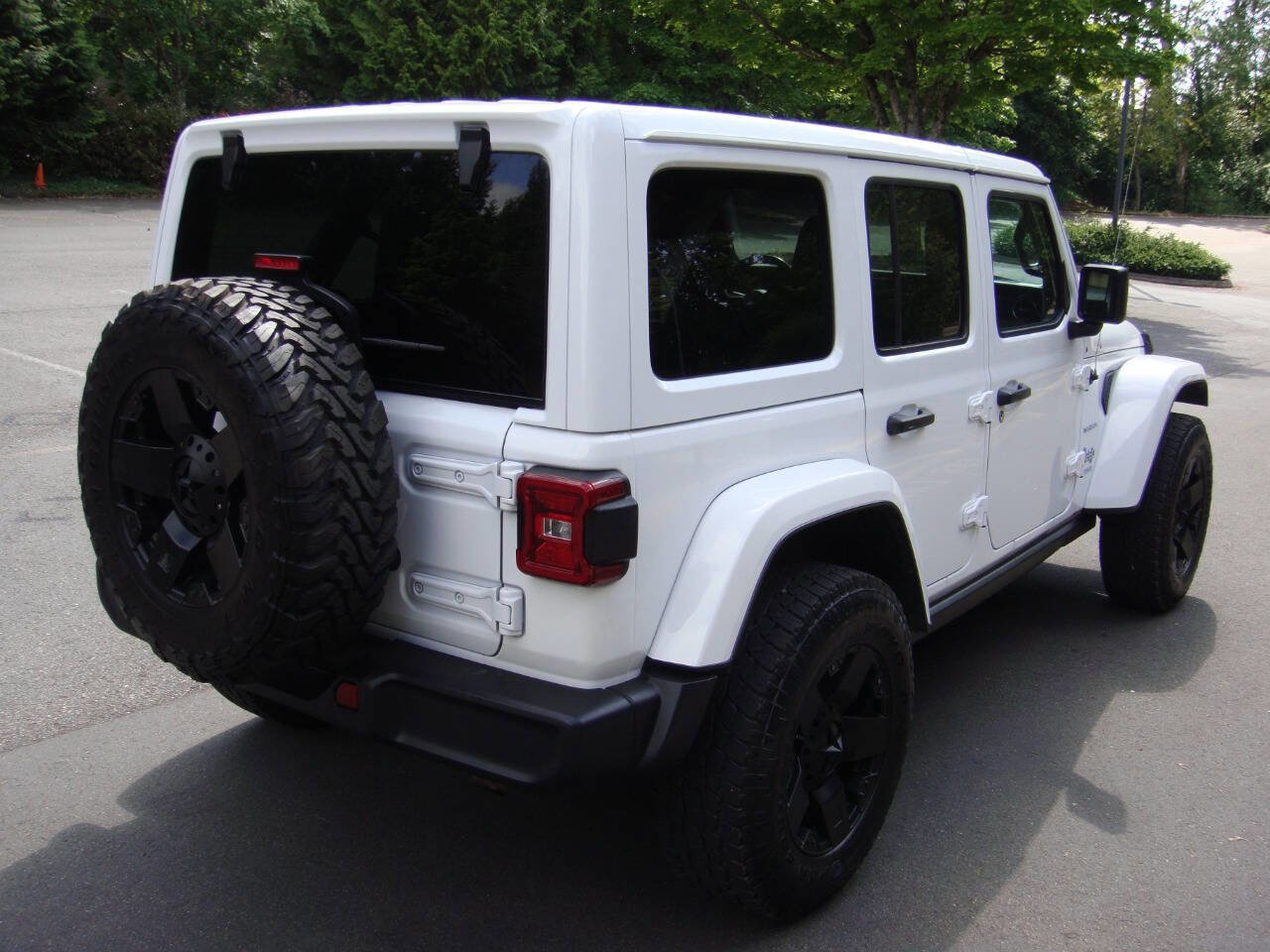 Used 2022 Jeep Wrangler Unlimited Sahara w/ Cold Weather Group image 9